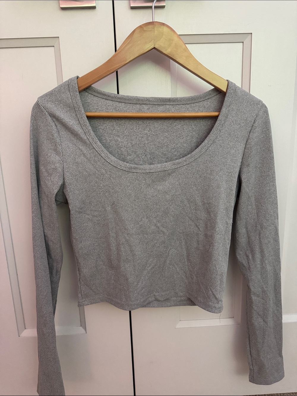 Classic Scoop Neck Long-Sleeve Top - Light Gray